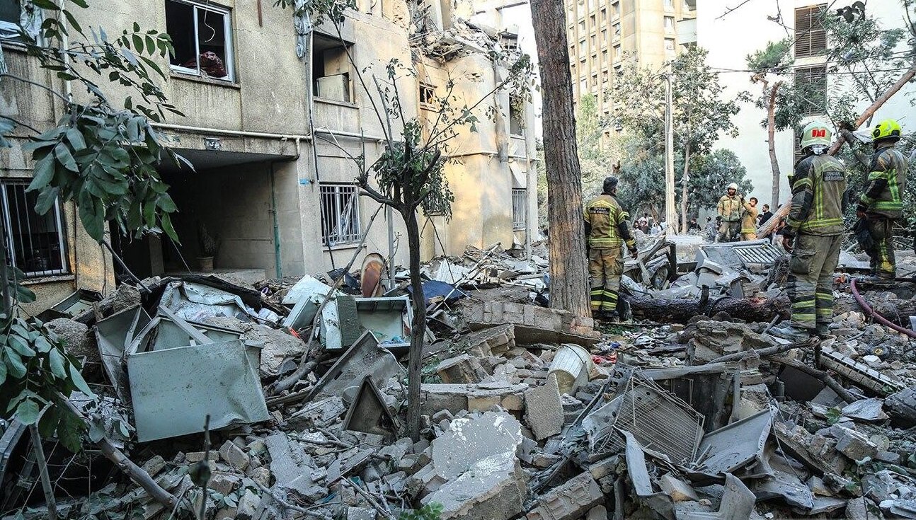 گاردین: ایران پس از حملات آمریکا، رویکرد دیپلماتیک نرم‌تر دارد