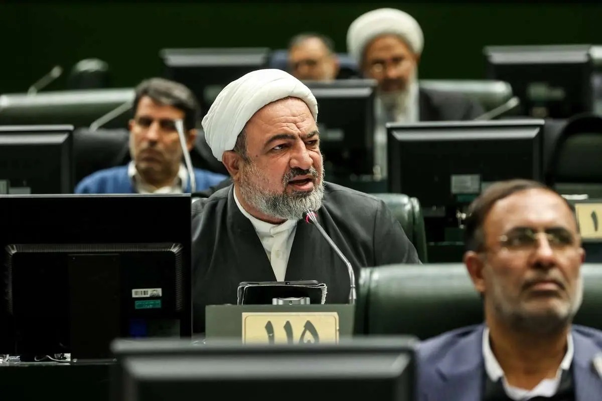 رسایی در مجلس: حقوق مردم ریالی است اما هزینه‌ها دلاری شده‌اند