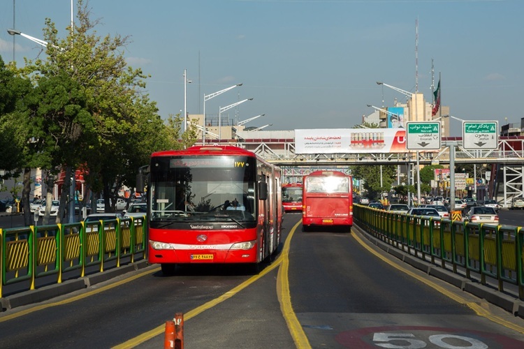 موتورسواران به خطوط BRT رحم نمی‌کنند؛ خطر مرگ مسافران جدی است