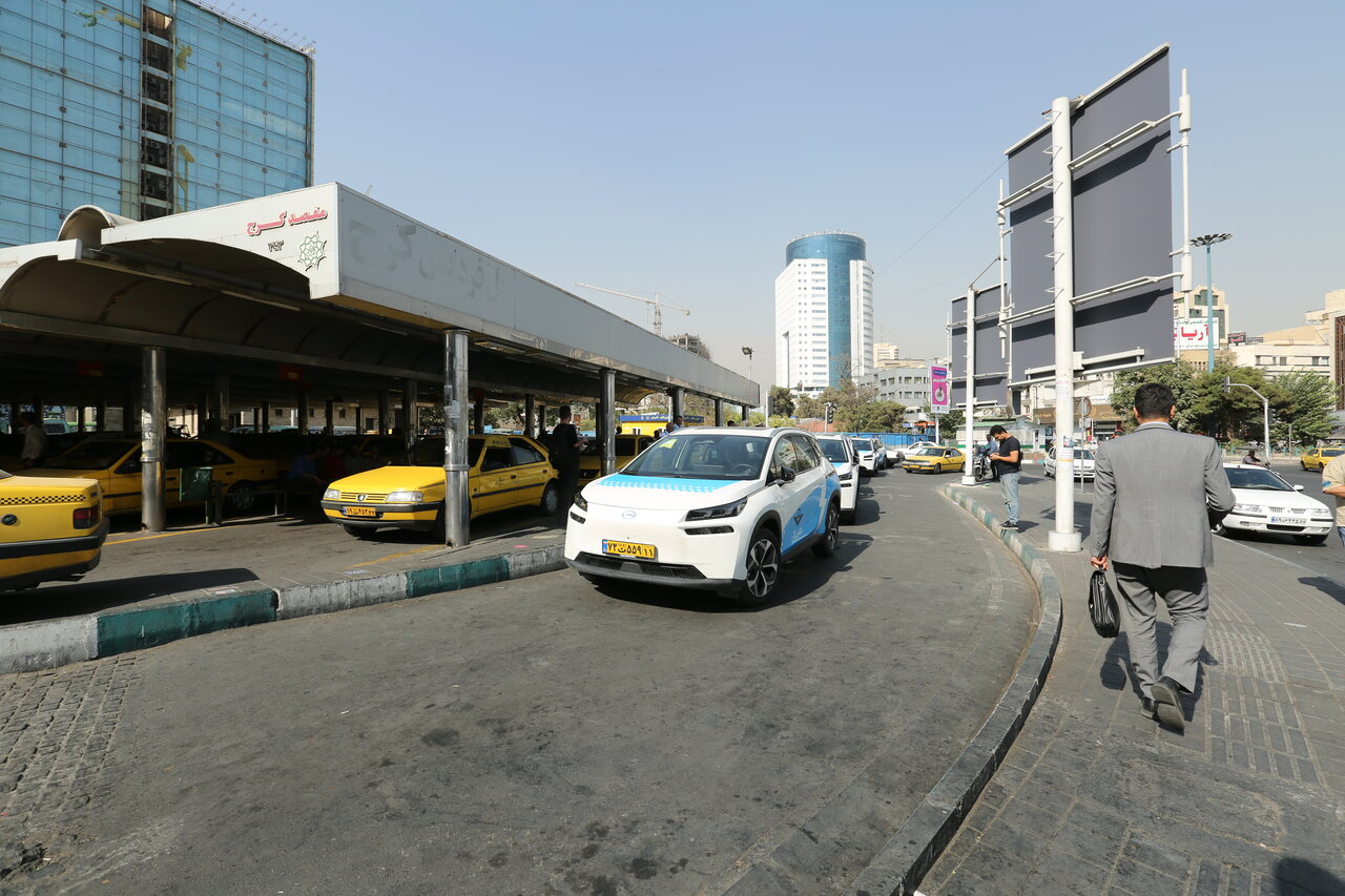 مشکلات تاکسی‌ برقی تهران؛ رانندگانی که خودرو ندارند اما قسط وام می‌پردازند
