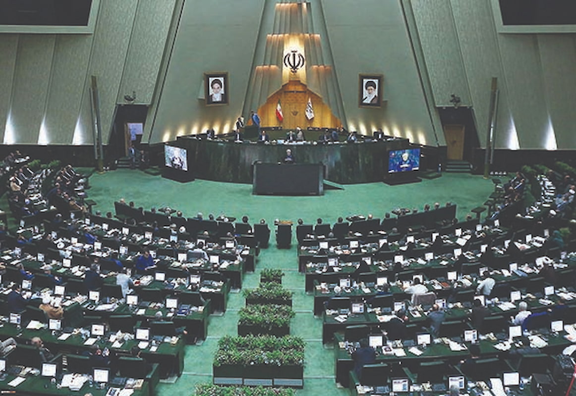 دولت هرچه سریع‌تر مصوبه انتقال سهمیه سوخت به کارت بانکی افراد را اجرایی کند