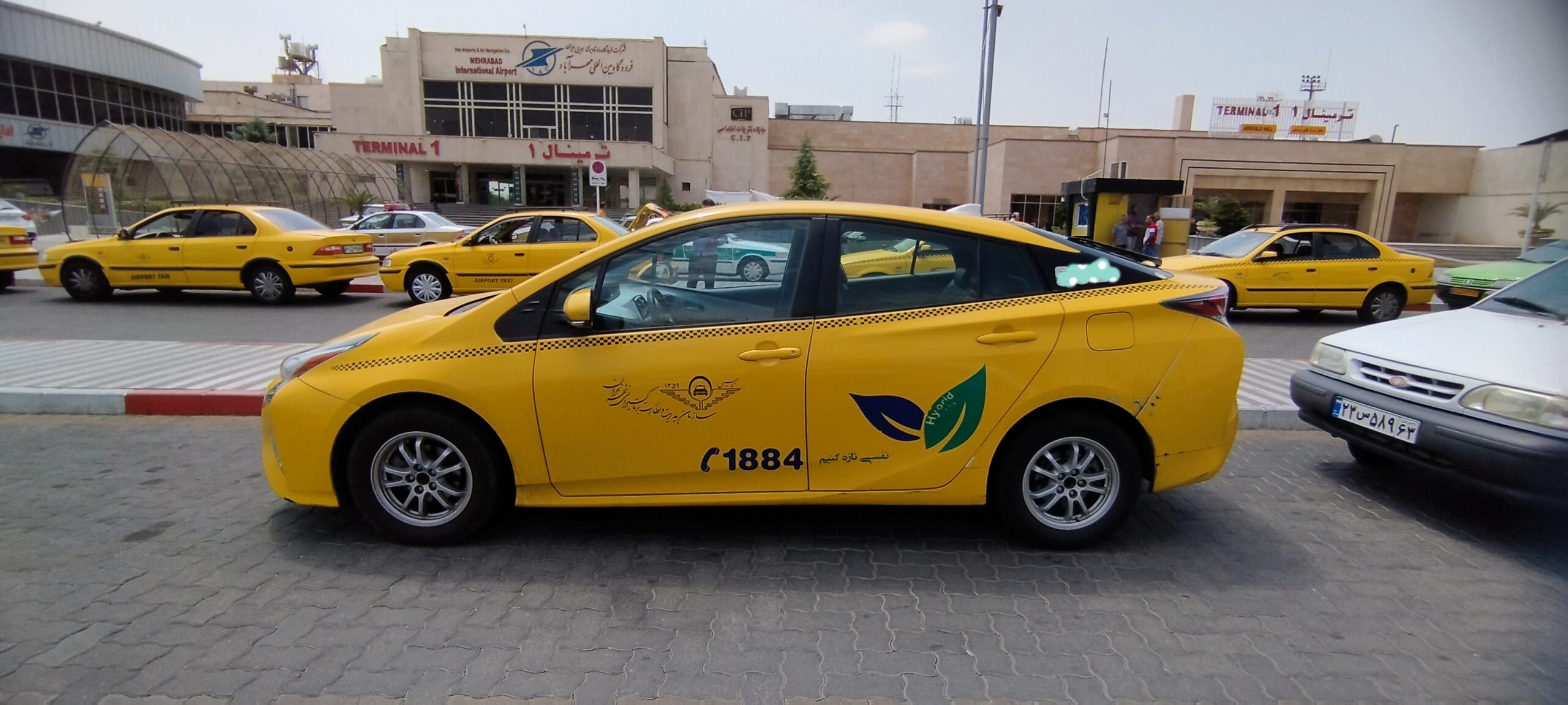 رانندگان زن فرودگاهی: بیست سال کار می‌کنیم و در پایان هیچ نداریم