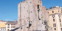 ریزش برج تاریخی در رم ریزش برج تاریخی در رم