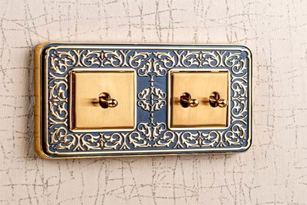 زمان مناسب خرید یا تعویض هالوژن و کلید پریز چیست ؟