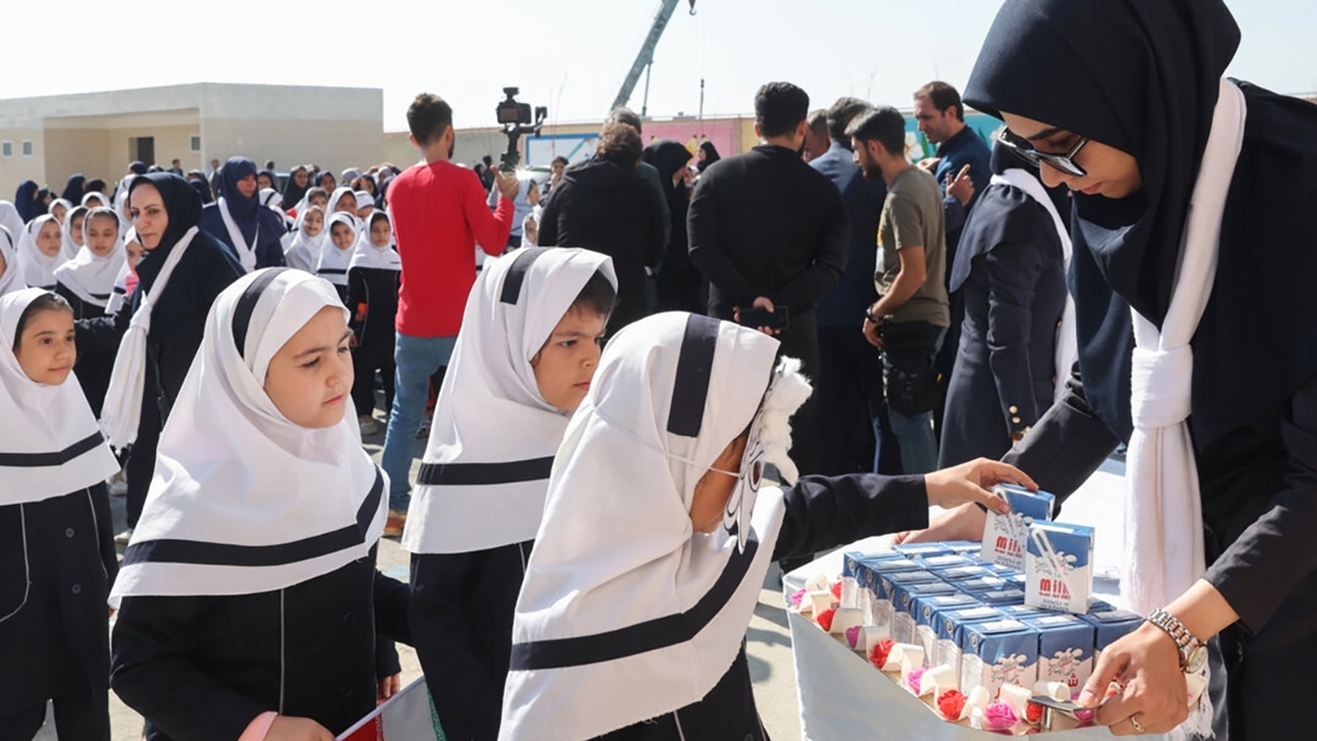 فقدان توافق برای توزیع شیر مدارس؛ مشکلات صنایع لبنی و دولت در کجا رقم می‌خورد؟