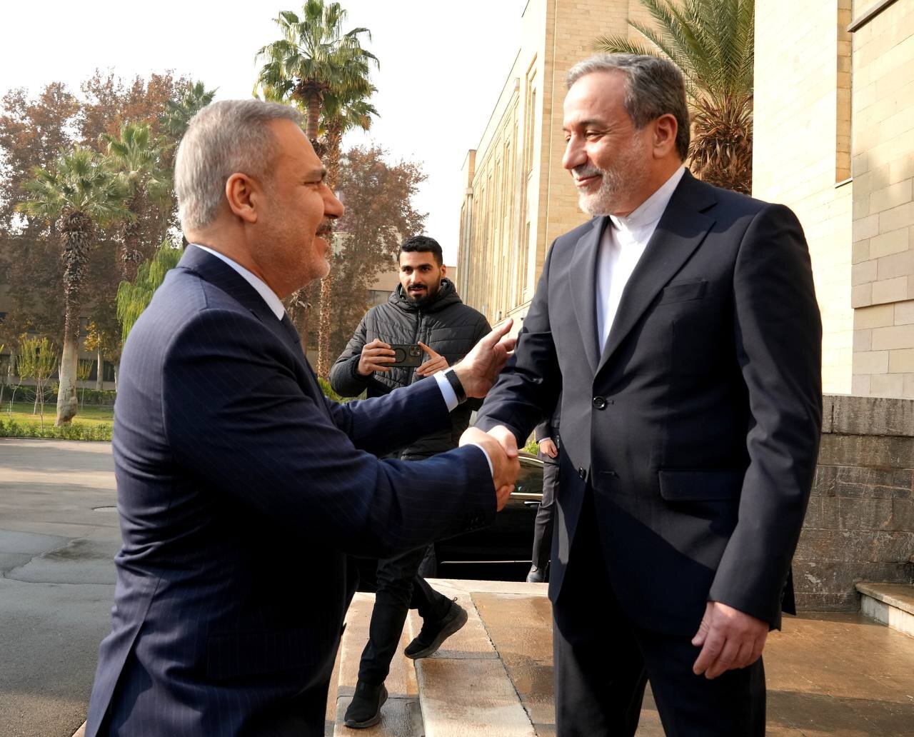 دیپلماسی تهران-آنکارا؛ وزیر خارجه ترکیه در تهران با عراقچی دیدار کرد