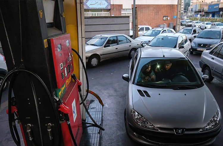 بنزین گران شد؛ خودروهای دولتی در اول صف