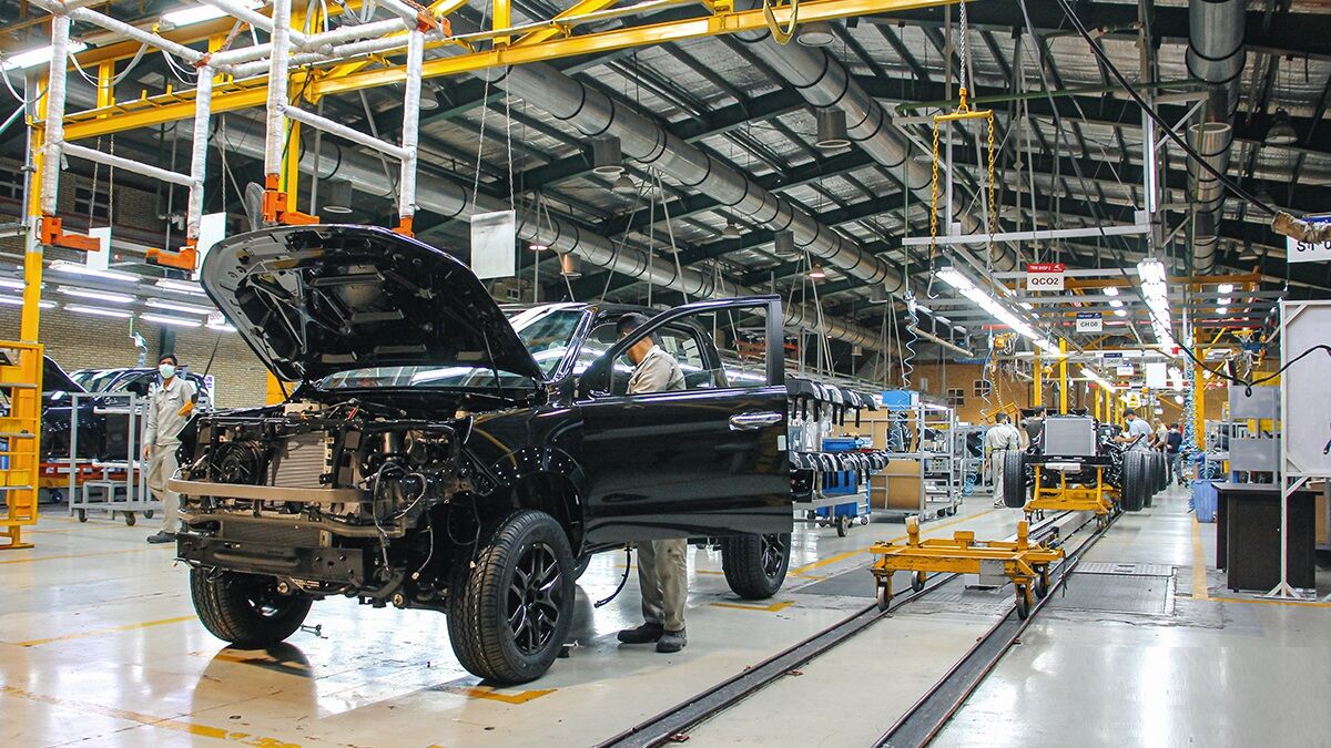 «کارخانه مونتاژ بزرگ»: تحلیل چرایی عقب‌نشینی خودروسازان از تولید واقعی