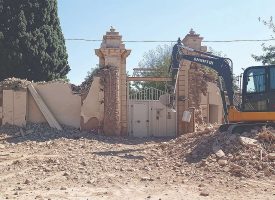 مینوی شیراز زیر تیغ مینوی شیراز زیر تیغ