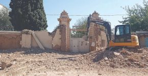 مینوی شیراز زیر تیغ مینوی شیراز زیر تیغ