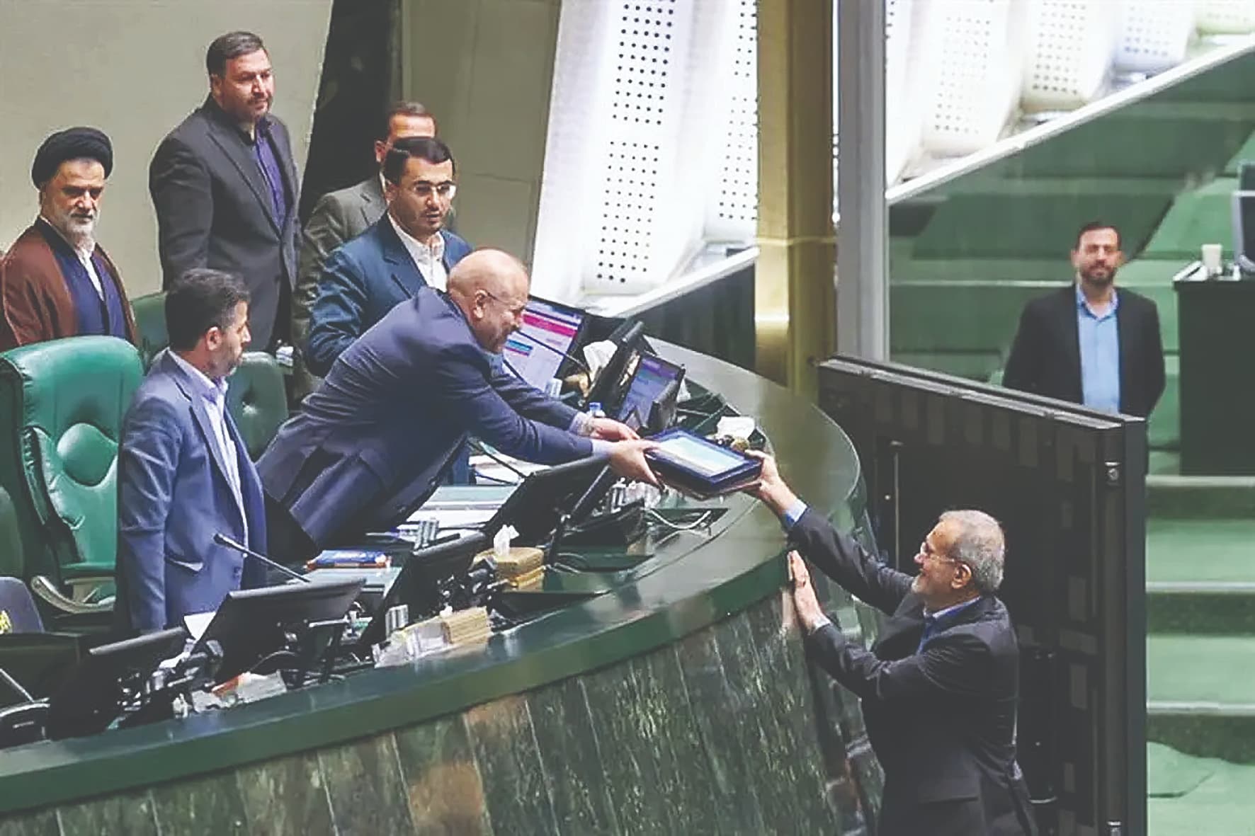 هزار تصمیم بی‌پایان