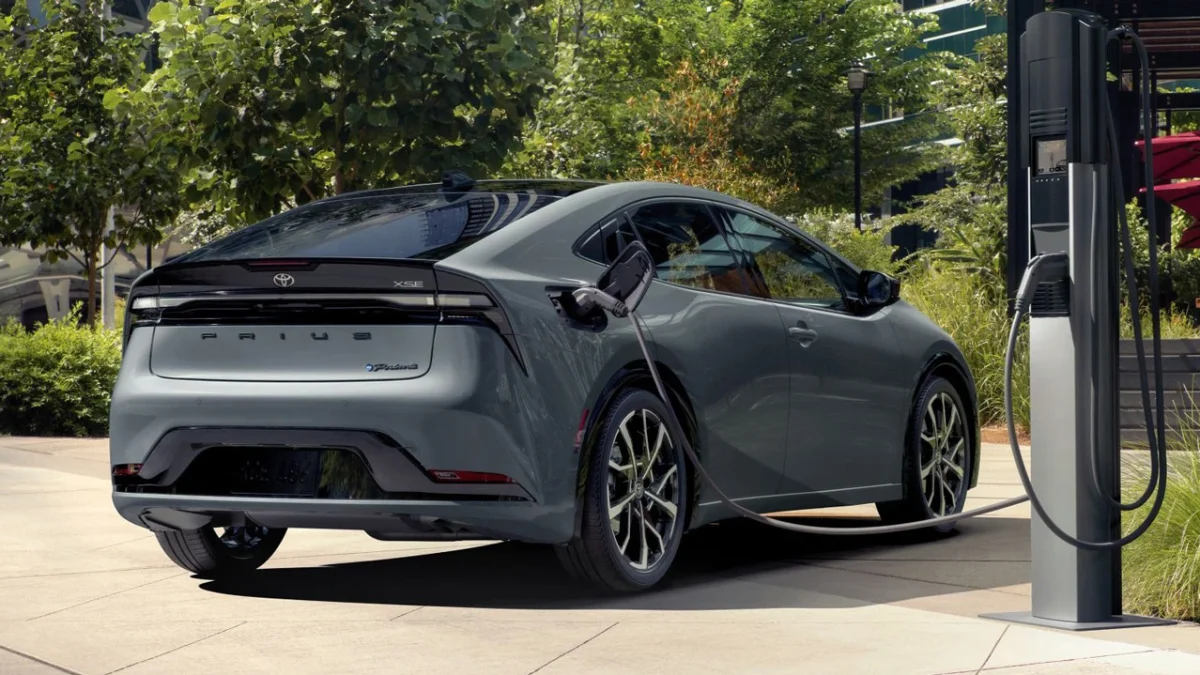 چرخه معیوب تعرفه‌ واردات خودرو: چگونه تصمیمات اقتصادی به بحران آلودگی دامن می‌زند؟