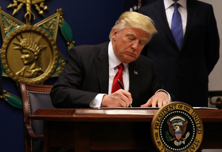 ترامپ دوباره ایران را تحریم کرد؛ تمدید وضعیت اضطراری ملی تا سال آینده