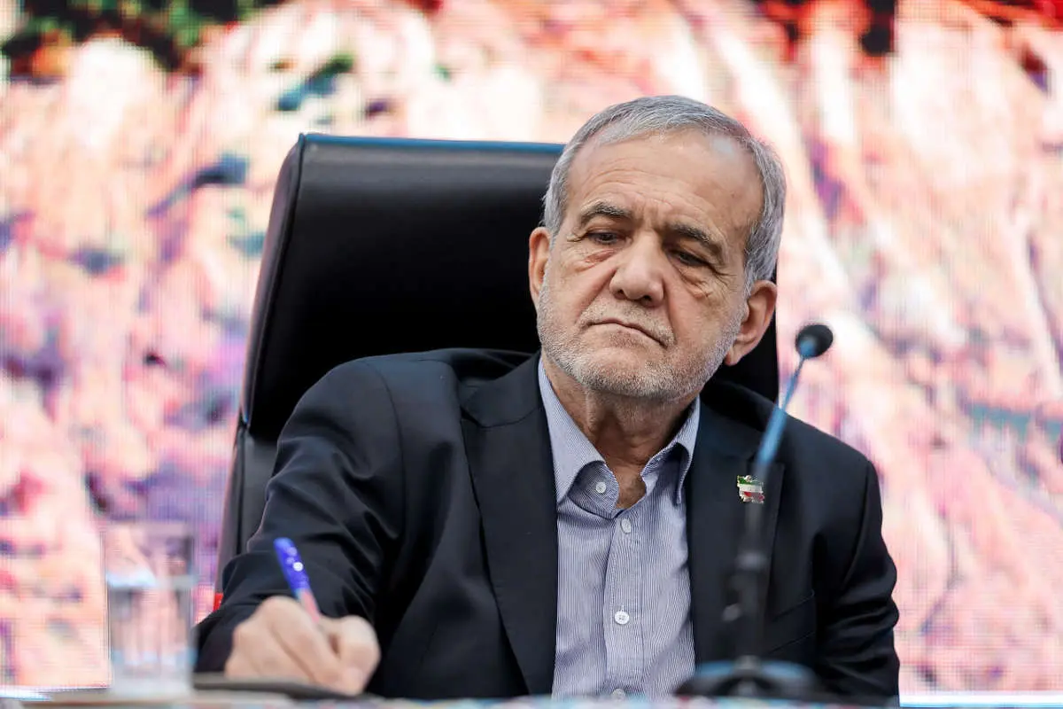 رئیس‌جمهور اعلام کرد: طرح‌های جدید برای کاهش آلودگی و مصرف بنزین در تهران