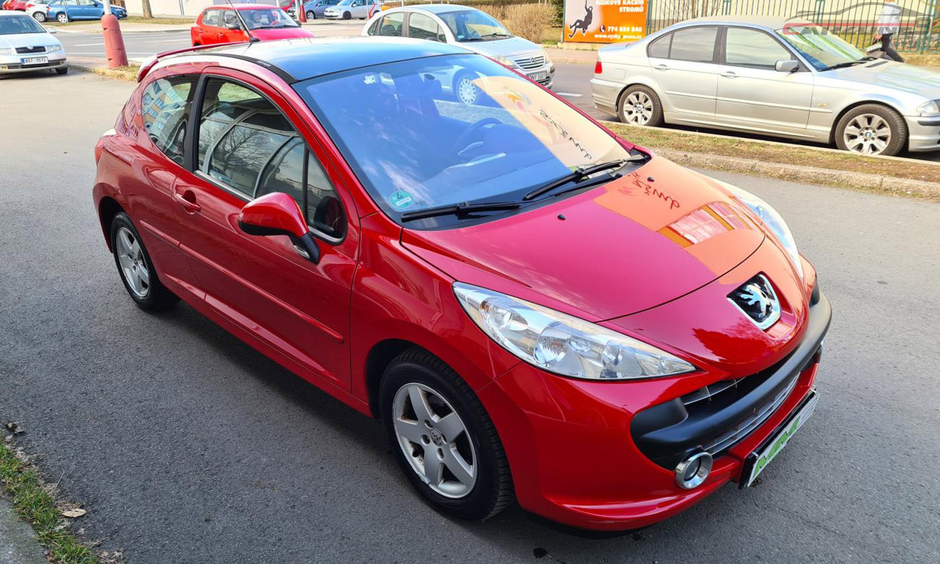 اتومات یا دنده‌ای؟ پژو ۲۰۷ سقف شیشه‌ای با اختلاف میلیونی در بازار عرضه شد