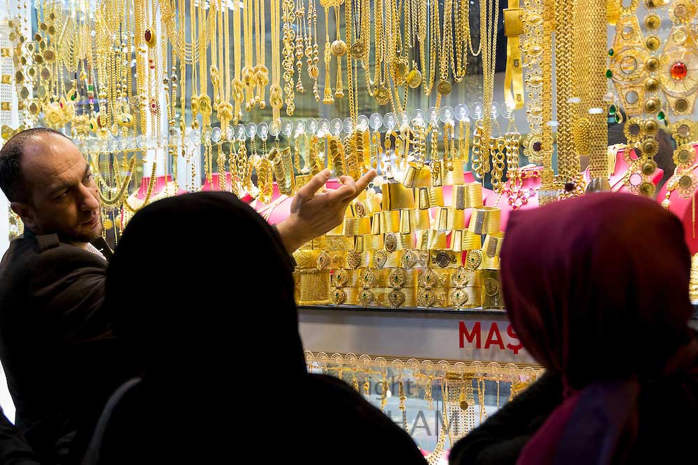 پیش‌بینی قیمت طلا و سکه برای چهارشنبه ۲۸ آبان ۱۴۰۴