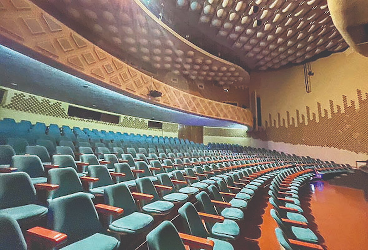 چند تماشاگر به تئاترهای دولتی رفتند؟