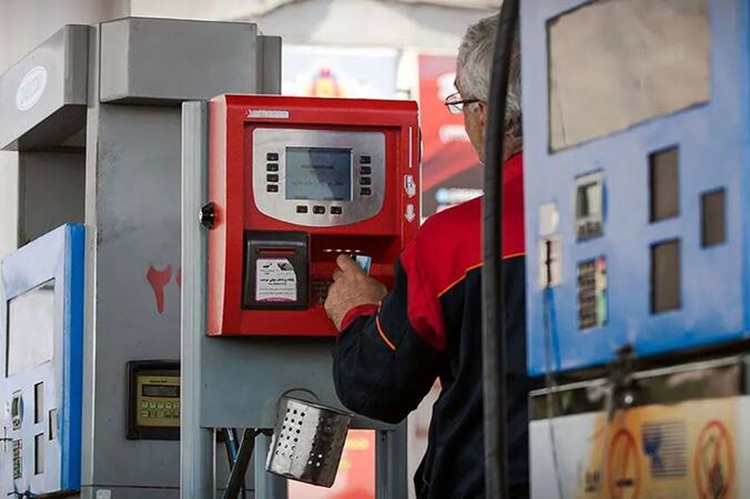 نگران نباشید؛ کارت سوخت آزاد پمپ‌بنزین‌ها فعلاً باقی می‌ماند