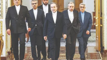 ایران در دوراهی تصمیم