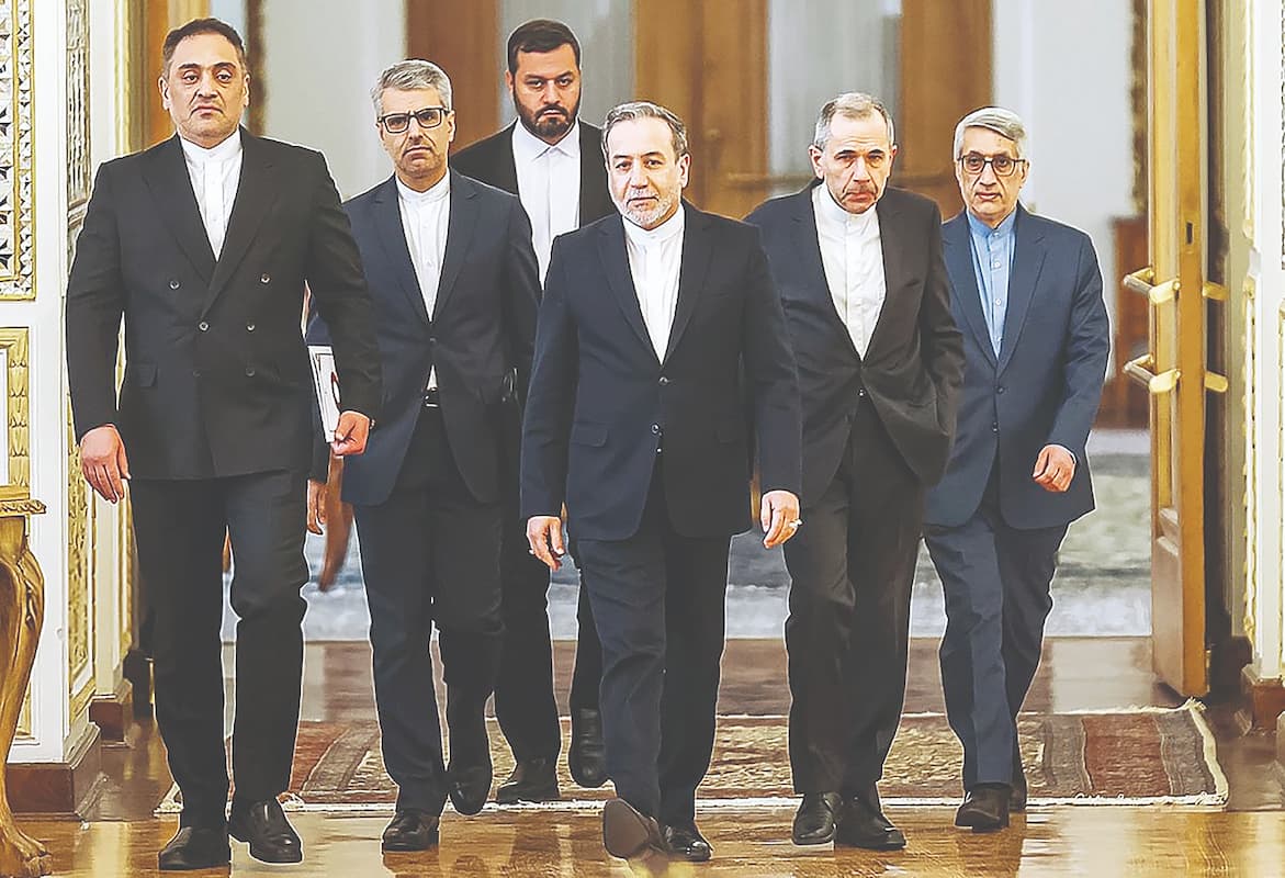 ایران در دوراهی تصمیم