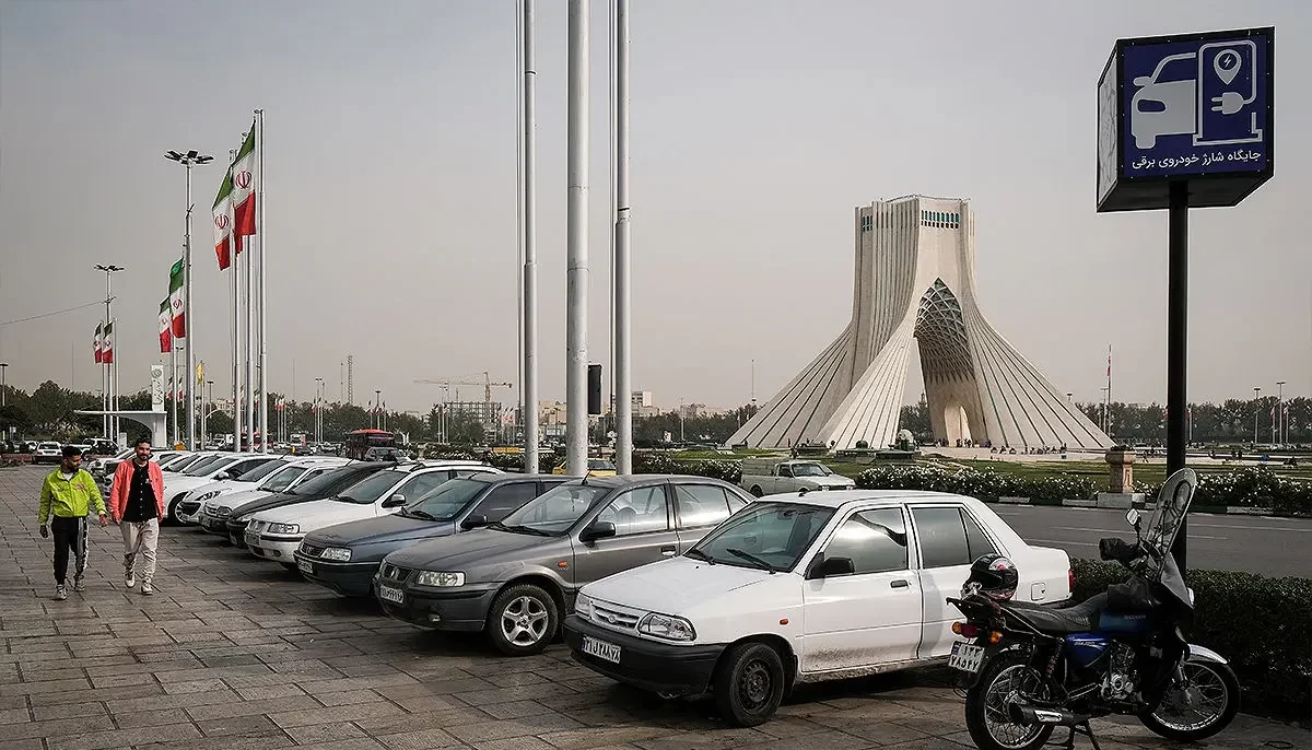 وقتی آسمان دیده نمی‌شود؛ آلودگی هوا چگونه هویت تهران را می‌زداید؟