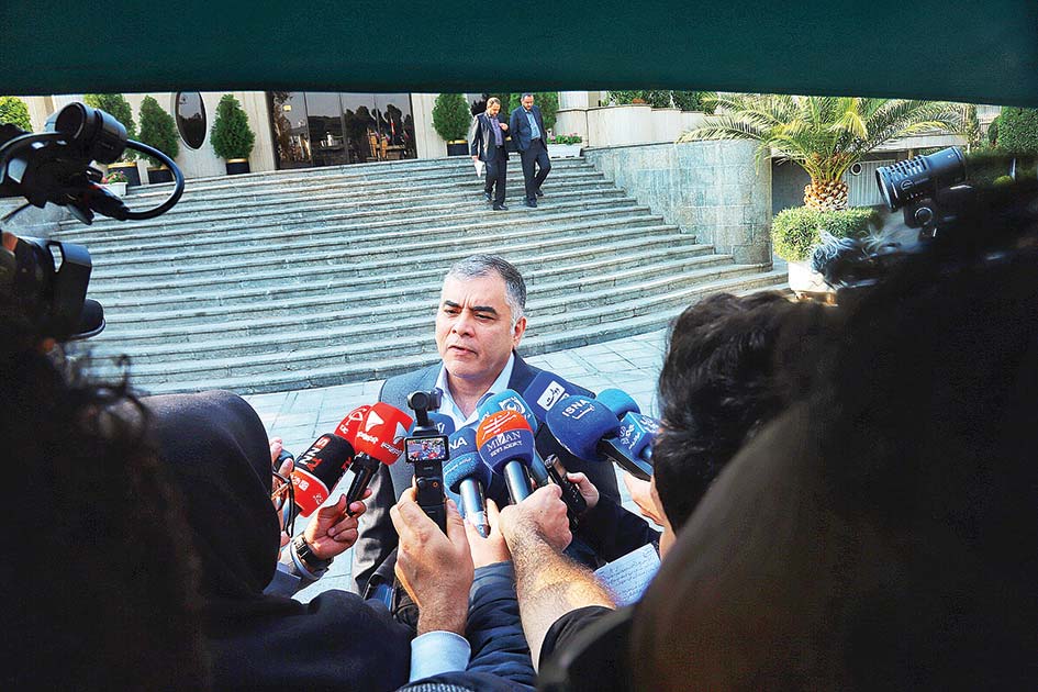 از چگونگی توزیع بنزین تا برخورد با گرانفروشان