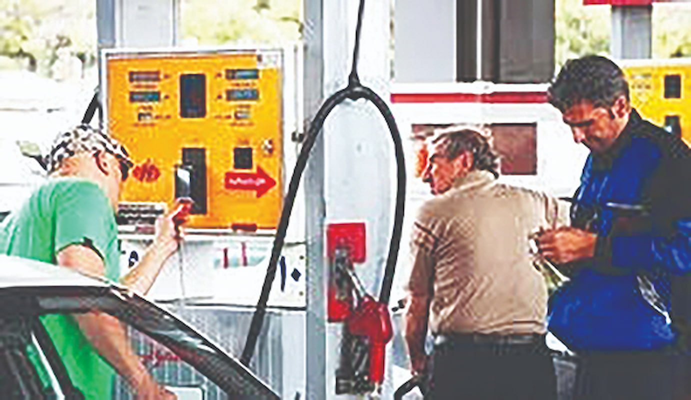 استقبال صاحبان خودرو از طرح رایگان دوگانه‌سوز کردن