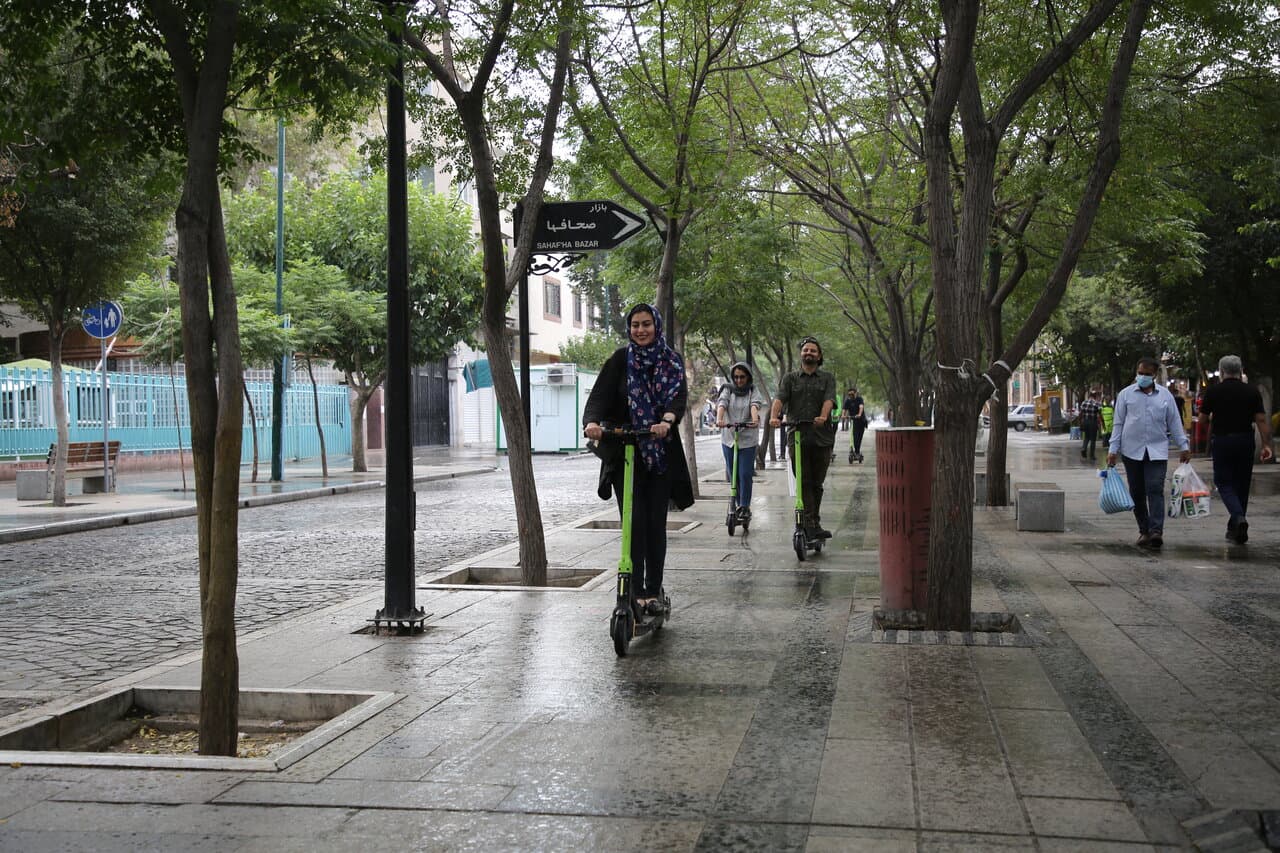 پلیس راهور: از تردد با اسکیت و اسکوتر در معابر اصلی خودداری کنید