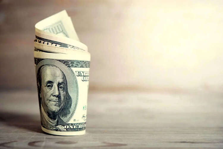قیمت دلار در مسیر ۱۴۰ هزار تومان؛ هشدار کارشناس درباره تورم و یارانه‌ها