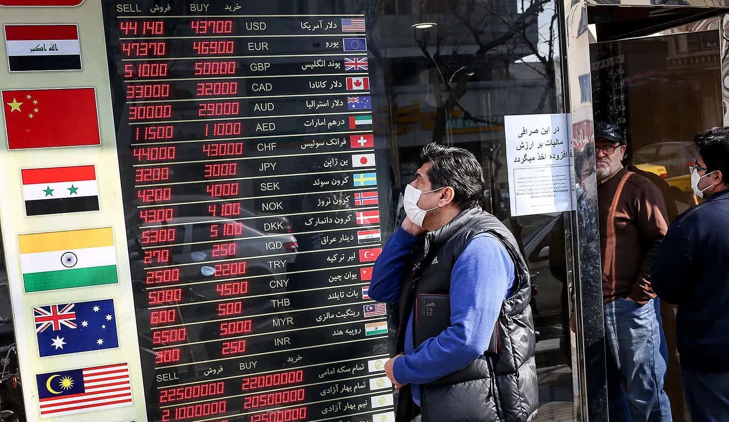 کارشناس ارز: با کاهش تقاضای تجاری، دلار ممکن است به سطوح پایین‌تر بازگردد