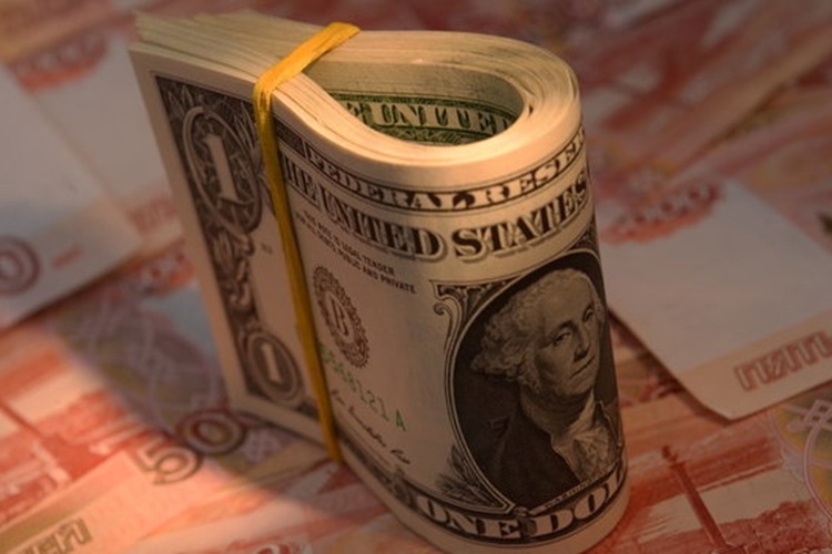 قیمت دلار رسمی گران شد؛ بازار ارز تجاری در مسیر صعود