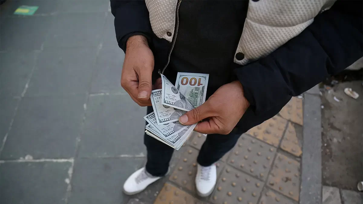 افزایش قیمت دلار و رکوردهای جهانی طلا؛ پیوندی که تقاضا را جابه‌جا می‌کند