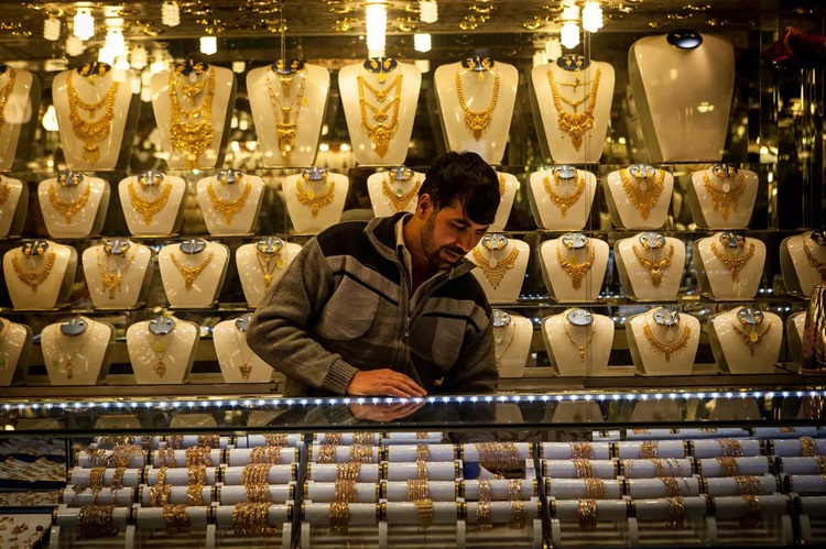 طوفان طلا در ایران؛ افزایش ۱۵ درصدی قیمت دلار چگونه بازار را ملتهب کرد؟