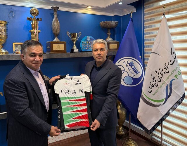 استقلال، دوچرخه سوار شد!