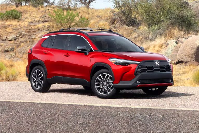 یک ایرانی برای خرید کرولا کراس باید ۴۲ سال پس‌انداز کند، آمریکایی فقط ۲۱ ماه