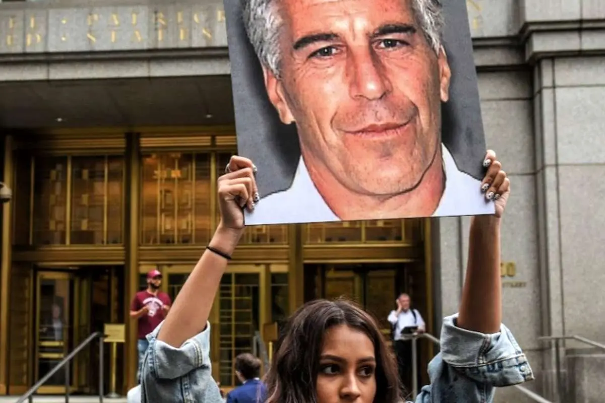 از بیل گیتس تا وودی آلن: چه کسانی در دایره ارتباطات اپستین قرار دارند؟