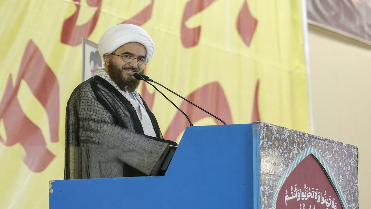 خطبه‌های جنجالی نماز جمعه: شیطان با ترویج بی‌عفتی به خانواده حمله می‌کند!