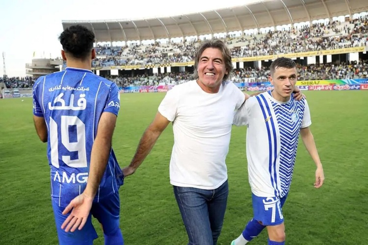 اختلاف مدیریتی در استقلال؛ ساپینتو بازیکن جدید می‌خواهد، تاجرنیا نه