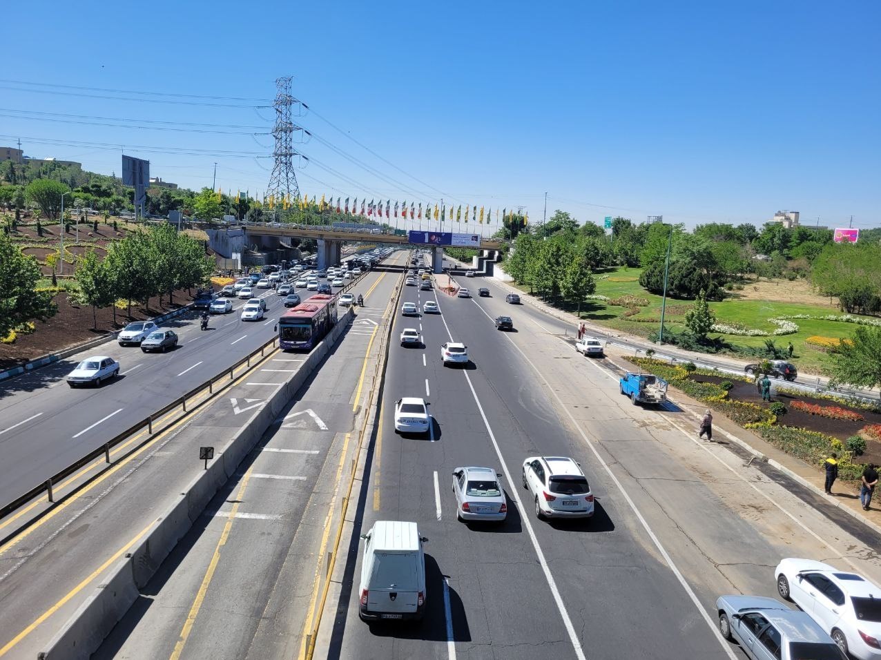 اجرای طرح خط ویژه حمل و نقل همگانی در بزرگراه شهید چمران از شنبه