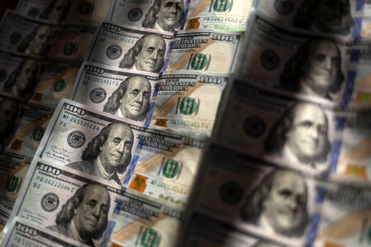 کاهش درآمدهای نفتی و افزایش تقاضا: دلایل افزایش قیمت دلار در بازار