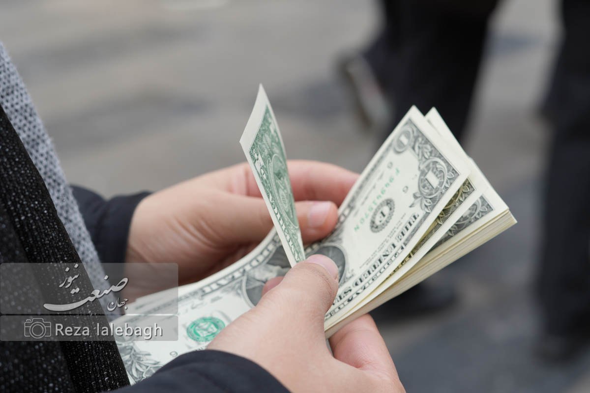 دلار آزاد ۱۳۸ هزار تومان شد؛ ترس معامله‌گران افزایش یافت