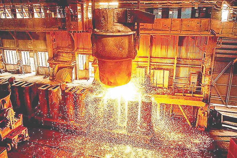 رشد فولاد میانی در سایه افت تولید تیرآهن در ۸ ماهه امسال