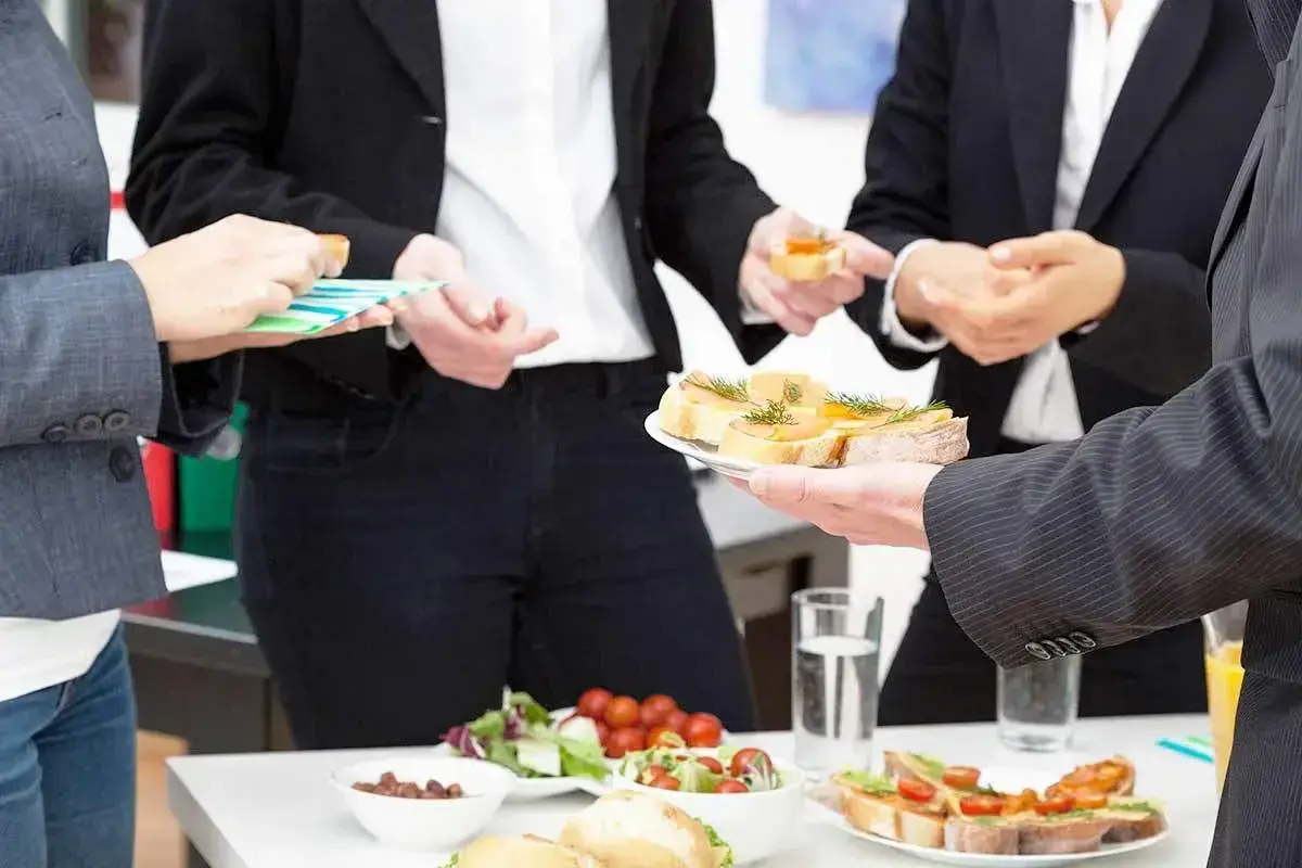 جلسات دولتی بدون میوه و شیرینی؛ طرح بهینه‌سازی مصرف اجرا شد