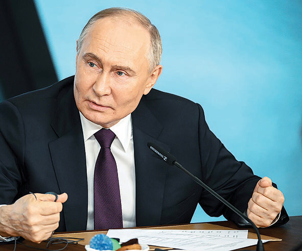 سکان در دست پوتین است