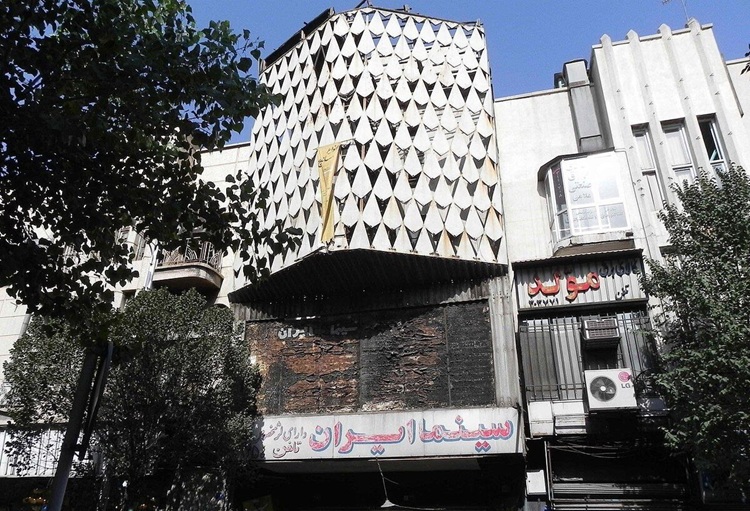 سینما ایران لاله‌زار در آتش؛ عملیات ایمن‌سازی ادامه دارد