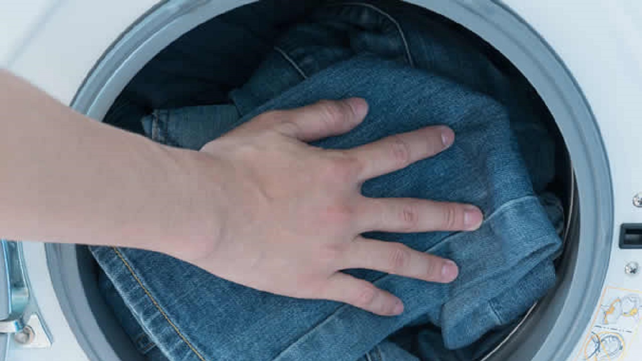 ویروس‌ها تا هفته‌ها روی لباس نو زنده می‌مانند؛ آن را بشویید