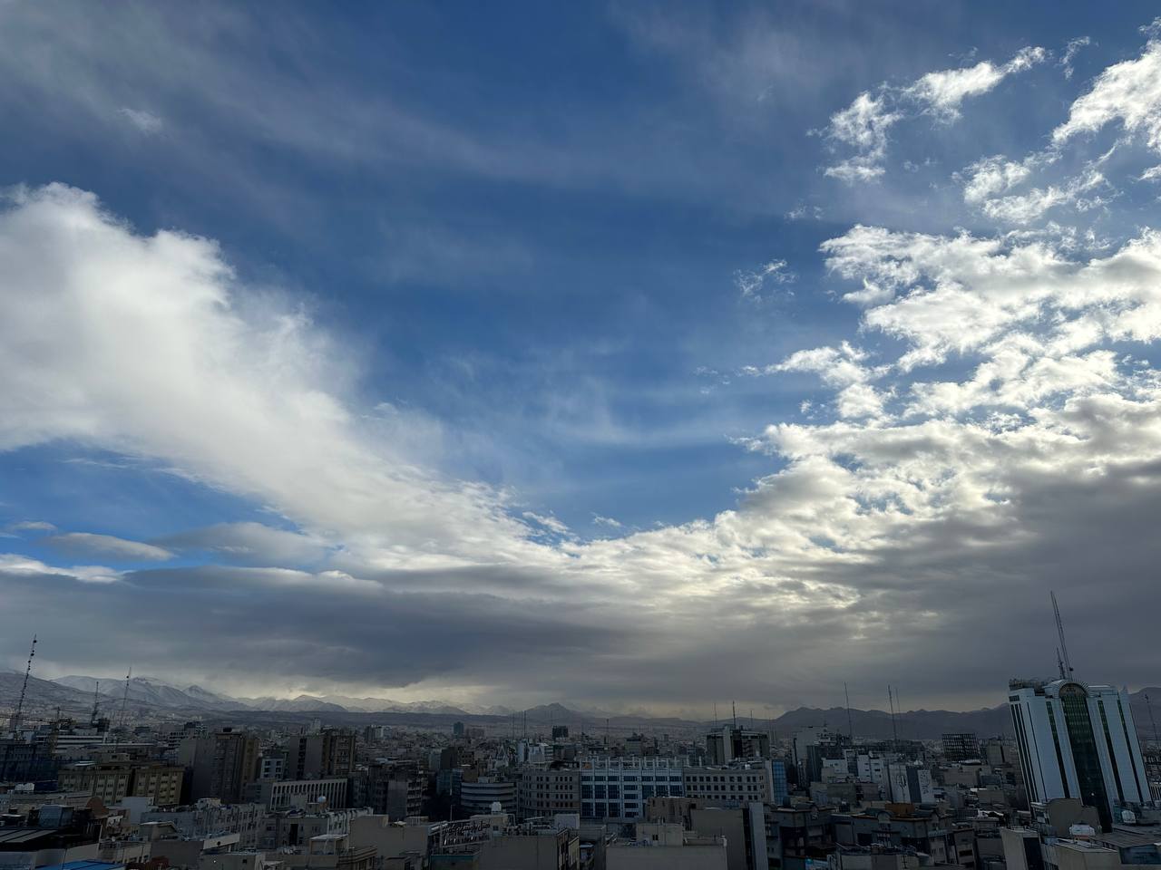 تهران از آلودگی به پاکیزه‌ترین‌ها رسید؛ رتبه هشتم جهانی با شاخص ۱۷