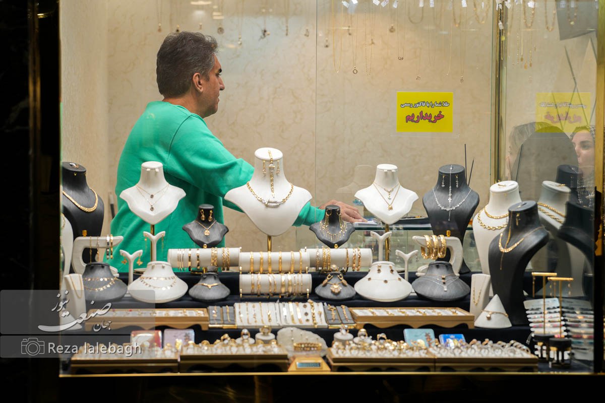 طلا در آستانه انفجار قیمت: تحولات سیاسی و کاهش ذخایر جهانی در حال شکل‌دهی به بازار هستند