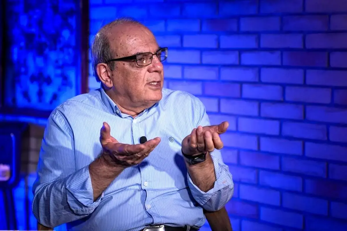 عباس عبدی هشدار داد؛ تندروها نظام را از اعتبار تهی می‌کنند نه دشمنانش