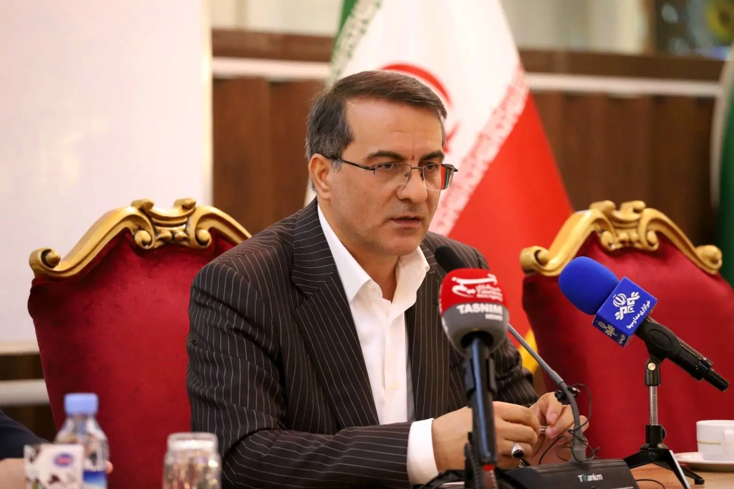 معاون رئیس‌جمهور: سقف حقوق کارکنان رعایت می‌شود، شایعات بی‌اساس است